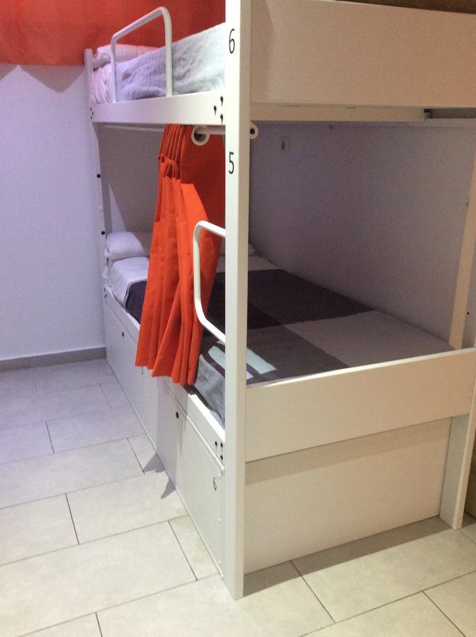 Hostelscat Барселона Экстерьер фото