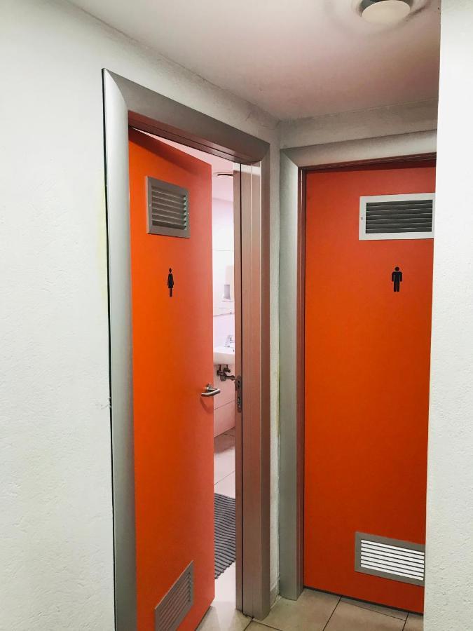 Hostelscat Барселона Экстерьер фото